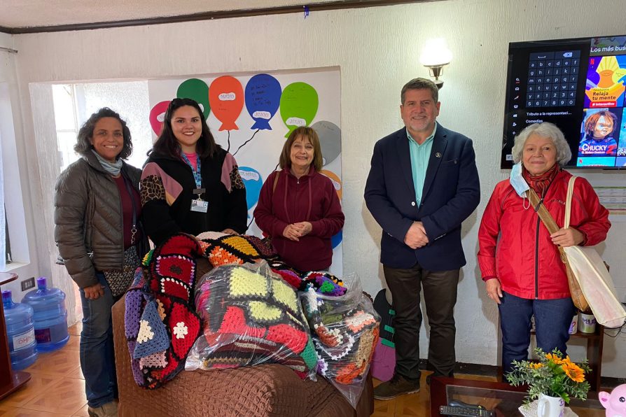 Delegado Cueto acompañó a Centro de Damas en significativa donación de frazadas
