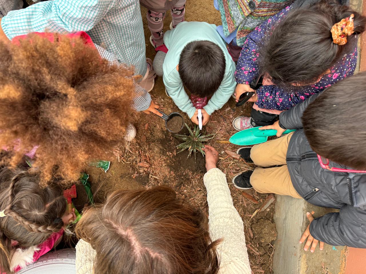 En el Día de la Tierra :Autoridades visitan y hacen entrega de material educativo ambiental en Jardín Infantil Aliwen de Quilpué